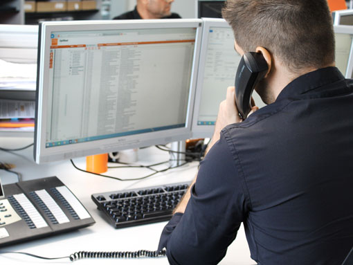 Ullrich Disponent beim Telefonieren in Kaufungen