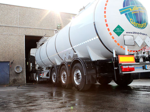 Ullrich Tankwagen wird in hauseigener Werkstatt repariert